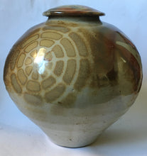 Load image into Gallery viewer, Steve Shapiro (South African) Stoneware storage jar - Very Large! Hand Thrown Studio pottery
