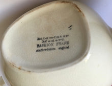 Load image into Gallery viewer, Midwinter Modern Fashion Shape teapot &#39;Daisey Dell&#39; c.1960s
