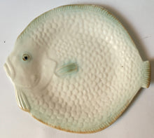 Load image into Gallery viewer, Shorter &amp; Son Fish plate Art deco Clarice Cliff shape - Matte white with green trim
