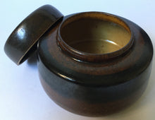 Load image into Gallery viewer, Zaalberg Holland studio pottery sugar bowl &amp; cover Netherlands stoneware
