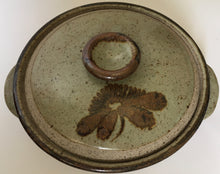 Load image into Gallery viewer, Kolonyama Pottery from Lesotho -22 cm wide tureen - Hand made studio art pottery
