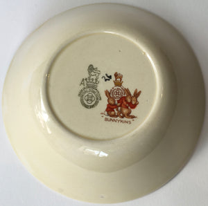 Royal Doulton Bunnykins - SF 5 Convalescing - 15 cm x 5 cm bowl  - Signed Barbara Vernon