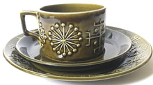 Load image into Gallery viewer, Portmeirion Green &quot;Totem&quot; Trio - Cup, Saucer &amp; Cake plate - Designed by Susan Williams-Ellis Made in England
