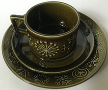 Load image into Gallery viewer, Portmeirion Green &quot;Totem&quot; Trio - Cup, Saucer &amp; Cake plate - Designed by Susan Williams-Ellis Made in England
