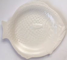 Load image into Gallery viewer, Shorter &amp; Son Fish plate Art deco Clarice Cliff shape 23 cm x 20 cm Matte white
