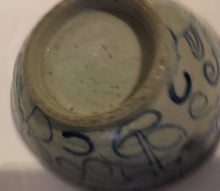 Load image into Gallery viewer, 18th Century Swatow ware Bowl - Chinese export Porcelain Blue &amp; White c. 1800 - Antique China
