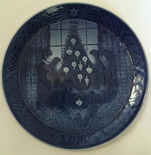 Load image into Gallery viewer, Royal Copenhagen Denmark Kai Lange CHRISTMAS PLATE 1983 Glade Jul Merry Christmas KL
