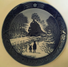 Load image into Gallery viewer, Royal Copenhagen Denmark Kai Lange CHRISTMAS PLATE 1973 Hjem Til Jul Going home for Christmas KL
