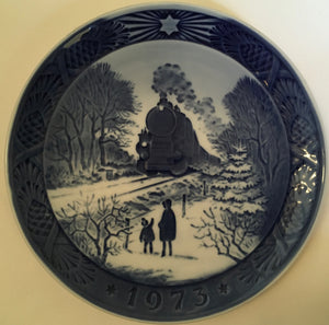 Royal Copenhagen Denmark Kai Lange CHRISTMAS PLATE 1973 Hjem Til Jul Going home for Christmas KL