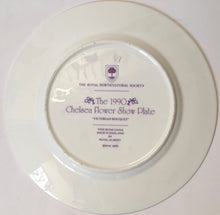 Load image into Gallery viewer, Royal Albert Plate - The Royal Horticultural Society 1990 Chelsea Flower Show Plate &#39;Victorian Bouquet&#39;
