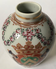 Load image into Gallery viewer, Antique 19th century SAMSON &#39;Chinese export&#39; porcelain Armorial vase / tea caddy
