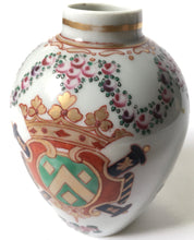 Load image into Gallery viewer, Antique 19th century SAMSON &#39;Chinese export&#39; porcelain Armorial vase / tea caddy
