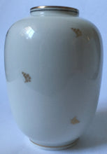 Load image into Gallery viewer, Wien Augarten Rathaus hand painted porcelain vase - Vienna City Hall - High quality hand painting - Rare vase
