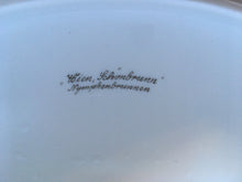 Load image into Gallery viewer, Wien Augarten Rathaus hand painted porcelain box &amp; cover - Wien Schonbrunn Nymphenbrunnen - High quality hand painting
