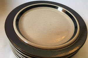 Six Arabia Finland Ruija Troubdour Arabia Ruija Brown dinner plates. Design : Raija Uosikkinen,  Model/Shape : Ulla Procope