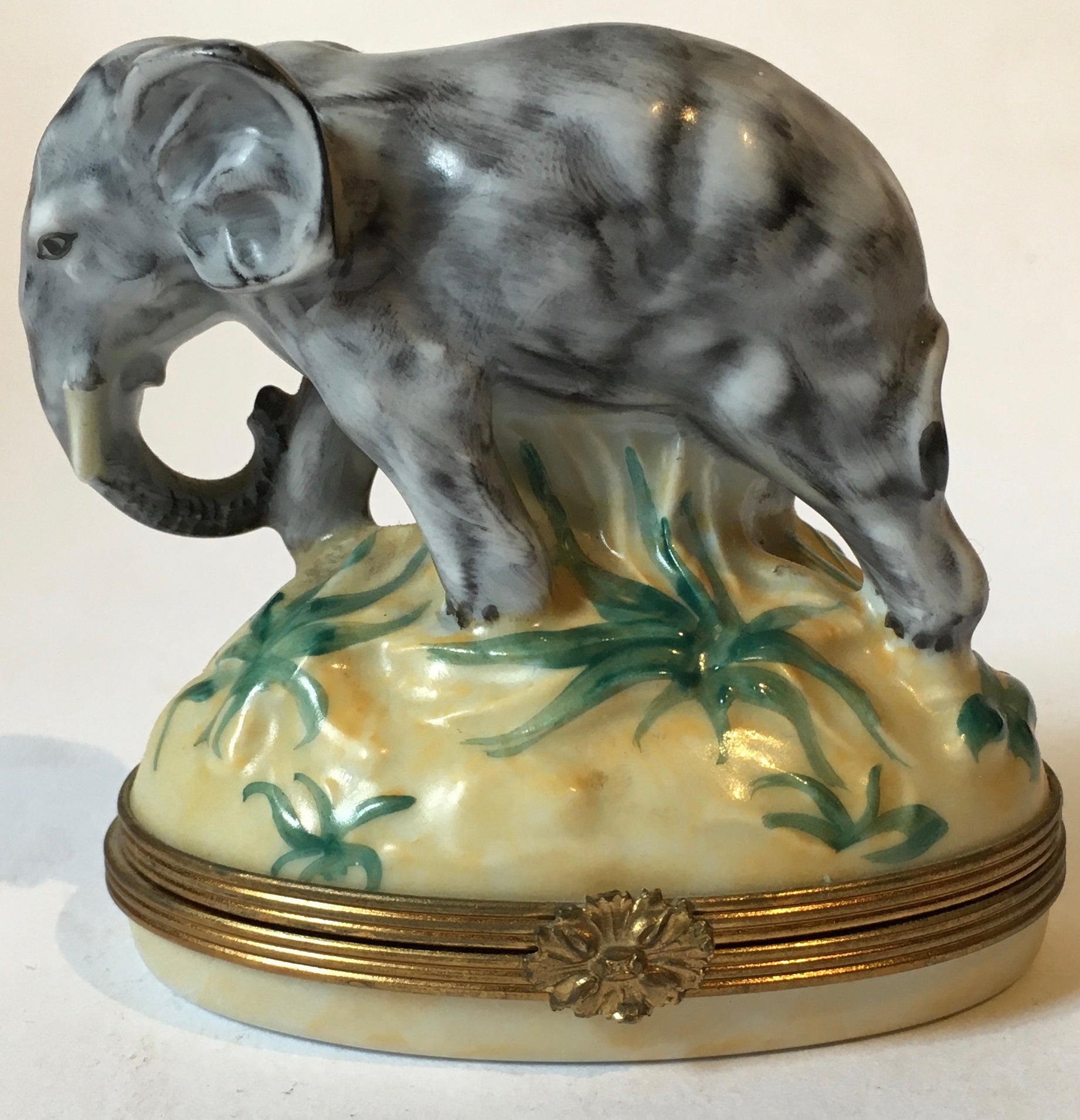 Peint Main Limoges France MC Elephant trinket box Dubarry