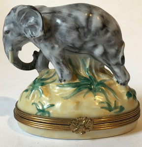 Peint Main Limoges France MC Elephant trinket box Dubarry porcelain de france Made in France