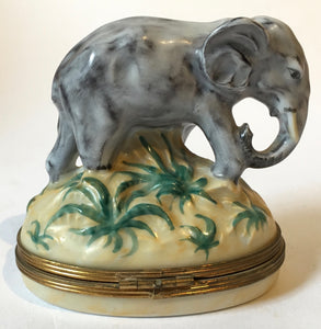 Peint Main Limoges France MC Elephant trinket box Dubarry porcelain de france Made in France