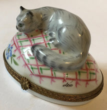 Load image into Gallery viewer, Decor Main Dubarry Limoges France Cat trinket box  Made in France
