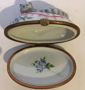 Decor Main Dubarry Limoges France Cat trinket box  Made in France